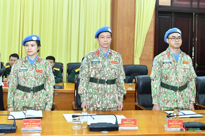 /UploadStore/admin/240408 Trao QD cua CTN cho si quan GGHB/04.jpg